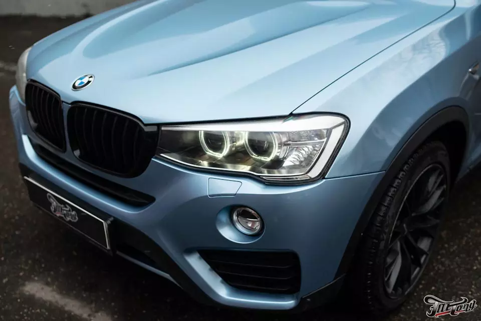 BMW X4. Оклейка кузова в небесно-голубой глянец!